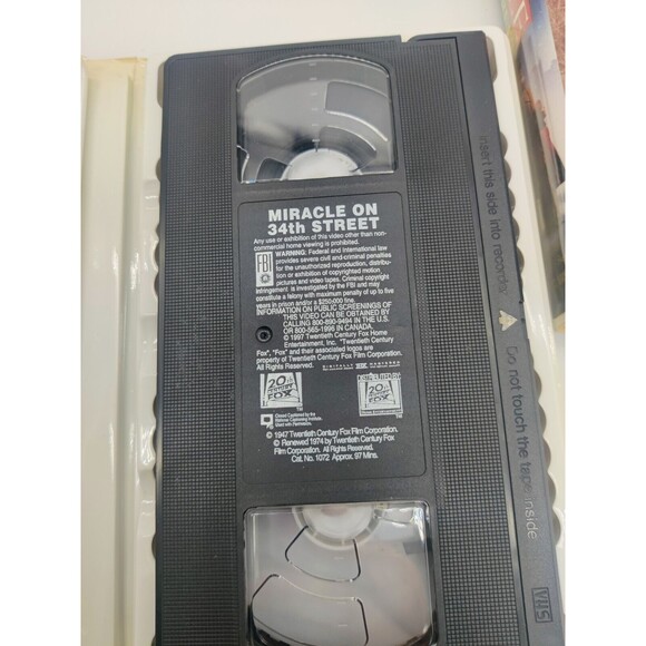 Miracle On 34th Street VHS Lot Of 2 Both Versions 1947 & 1995 Original & Remake - Picture 7 of 13